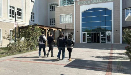 Burdurda 3 bin 97 kullanımlık sentetik kannabinoid ele geçirildi: 2 gözaltı