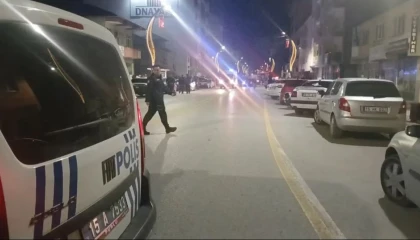 Burdurda çatı alevlere teslim oldu: Yangın güçlükle söndürüldü