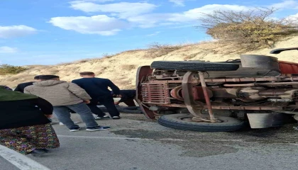 Burdurda yük kamyonu devrildi: 1 yaralı