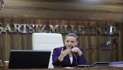 Büşra Özdemirden AK Partiye geçeceği iddialarına yanıt: Biraz daha nezaketli davranmalarını rica ediyorum