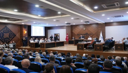 CHPden istifa eden Konyaaltı Belediye Başkanı Kotanın katıldığı meclis toplantısında gerginlik yaşandı