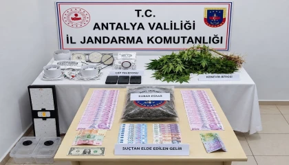 Evinin uyuşturucu imalathanesine çeviren şüpheli gözaltına alındı