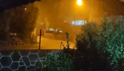 Hatayda ceviz büyüklüğünde dolu yağdı, bazı araçlar hasar gördü