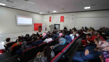Hatayda koruyucu ailelere çocuklarla iletişim eğitimi verildi