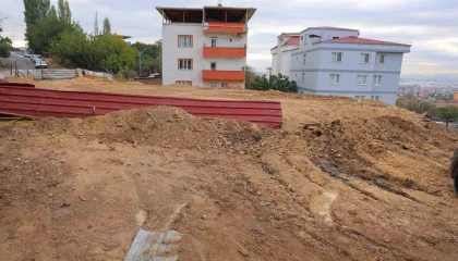 Kahramanmaraşta temel kazısında çöken alan ve yol toprakla dolduruldu