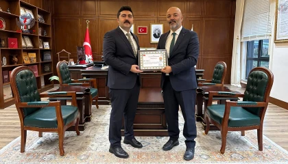 KAYMAKAM YAZICI’YA ANLAMLI ÖDÜL
