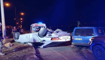 Kazada takla atan otomobil 2 tır sürücüsünün üzerine uçtu: 6 yaralı