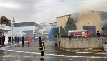 Mersinde tütün ve makaron fabrikasındaki yangın kontrol altına alındı