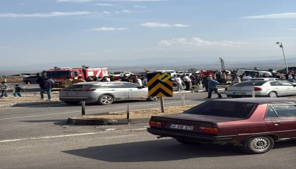 MHPli milletvekili ve il başkanının konvoyunda kaza: 1 ölü, 4 yaralı