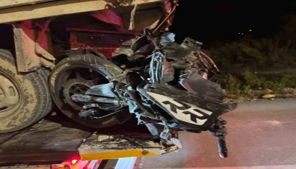 Pikapla çarpışan motosikletin 19 yaşındaki sürücüsü öldü
