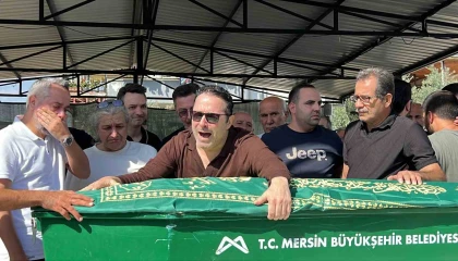 Şarkıcı Atilla Taşın kızı gözyaşları arasında toprağa verildi