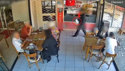 Telefonda kendisini polisi olarak tanıtan dolandırıcılara milyonluk ziynet eşyasını verdi