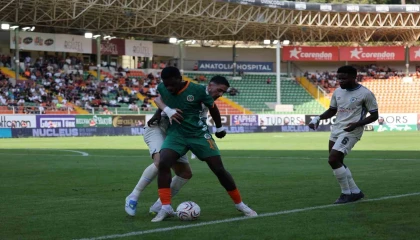 Trendyol Süper Lig: Corendon Alanyaspor: 0 - Erzurumspor FK: 0 (İlk yarı)