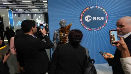 Uzay Kongresinde girişimler dünya devleriyle buluştu, robot AMECA ilk kez ziyaretçilerin karşısına çıktı
