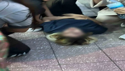 Yolda yürürken kocası tarafından bıçaklandı