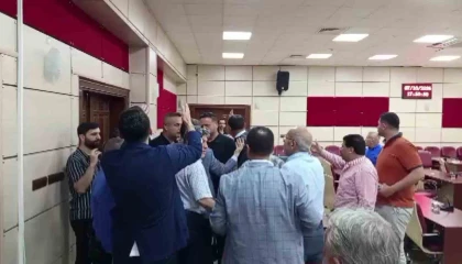 Yüreğir Belediye Meclisinde satılık tartışması: CHPli iki meclis üyesi birbirine girdi