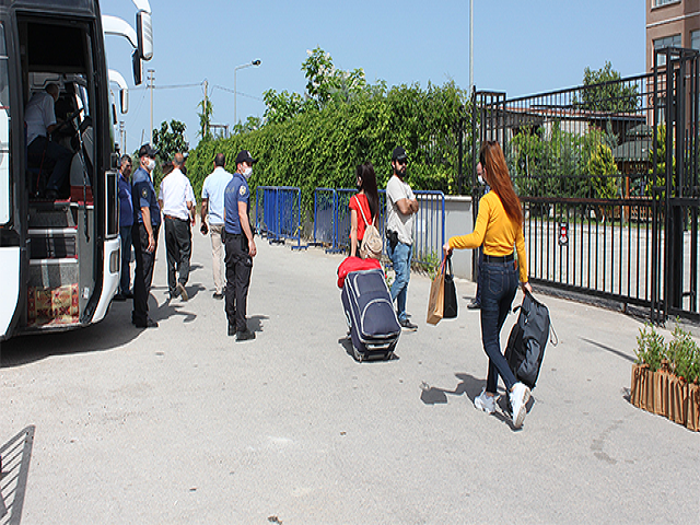 Karantinadan Çıktılar Memleketlerine Uğurlandılar Kaynak Linki = https://www.hatayinternettv.com/ha