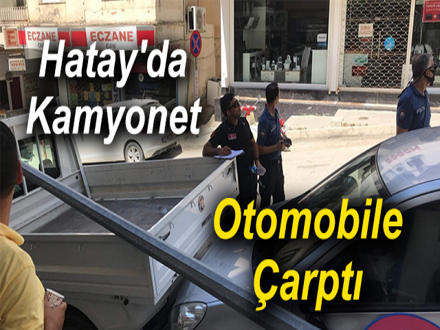 Hatay'da Kamyonet Otomobile Çarptı