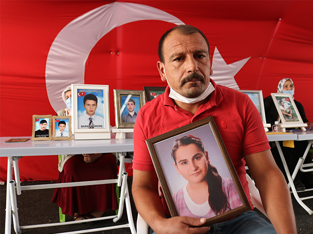 Hatay'lı Ailenin HDP Önündeki Evlat Nöbeti 358’inci Gününde