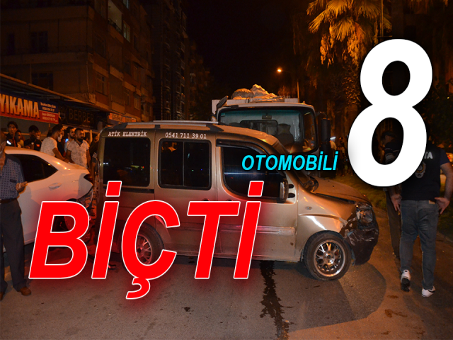Hatay'da Freni Boşalan Kamyon 8 Otomobile Çarptı