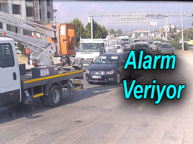 Hatay’da Yollar Alarm Veriyor