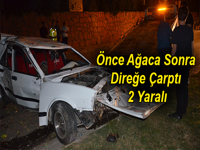Hatay'da  Otomobil Önce Ağaca Sonra Direğe Çarptı 2 Yaralı