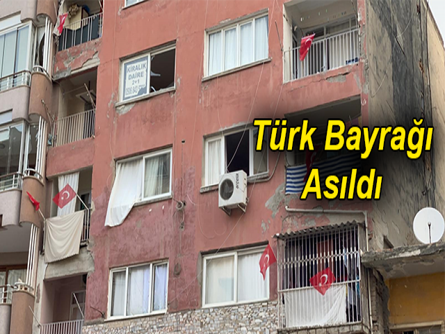 İskenderun'da balkonlara ve iş yerlerine Türk bayrağı asıldı