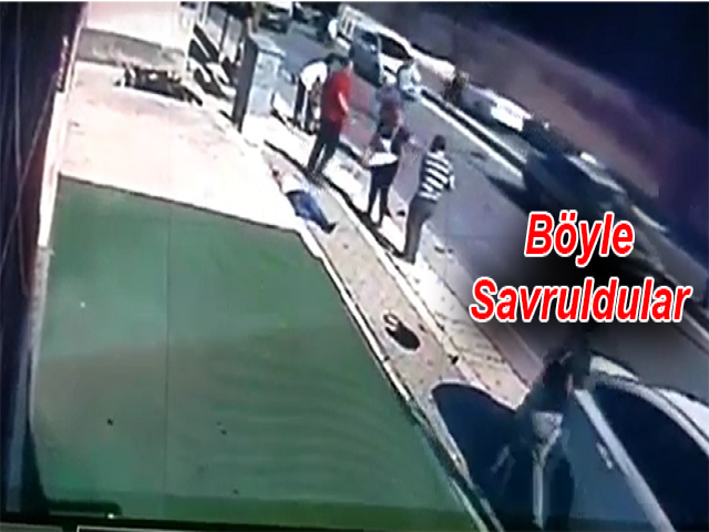 Otomobilin çarptığı motosikletten böyle savruldular