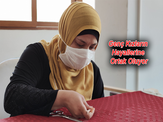 Savaştan kaçan kadınlar genç kızların hayallerine ortak oluyor