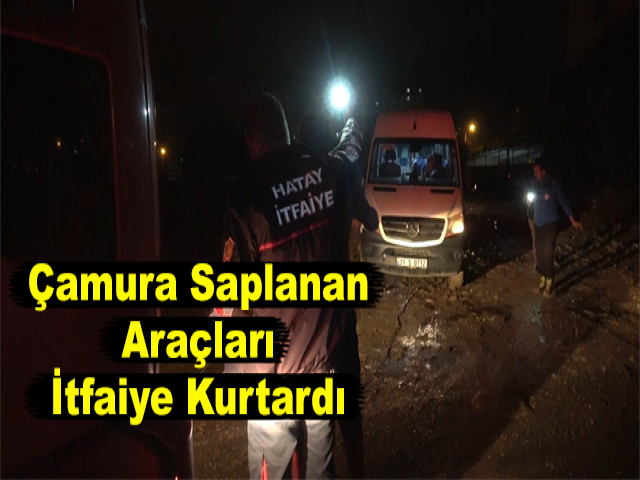 Çamura Saplanan Araçları İtfaiye Kurtardı