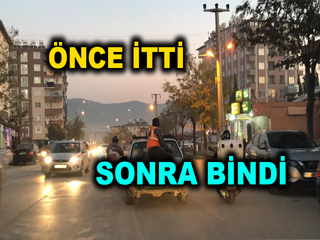 Önce otomobili itti sonrada bağajına oturarak yolculuk yaptı