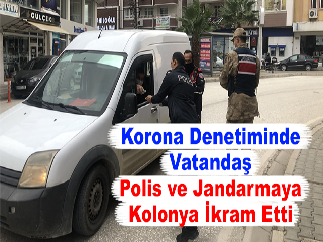 Korona Denetiminde Vatandaş Polis ve Jandarmaya Kolonya İkram Etti