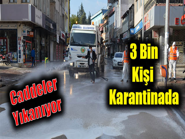 Üç bin kişinin karantinada olduğu ilçede caddeler yıkanıyor