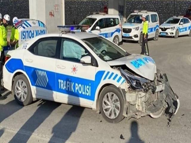 Hatay’da polis aracı ile otomobil çarpıştı: 4 yaralı