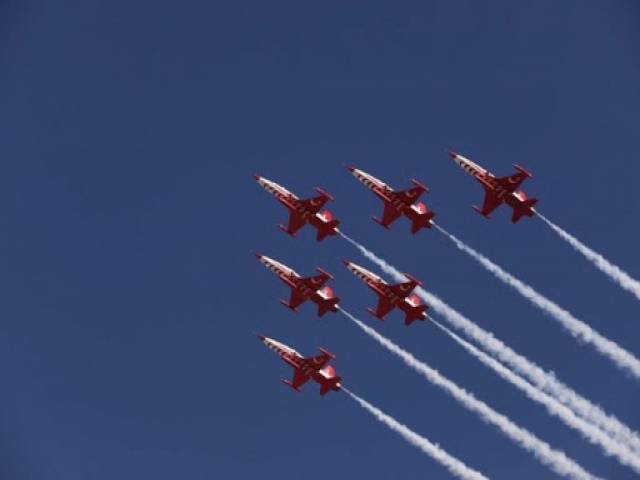 Türk Yıldızları'ndan İskenderun'da Selamlama Uçuşu