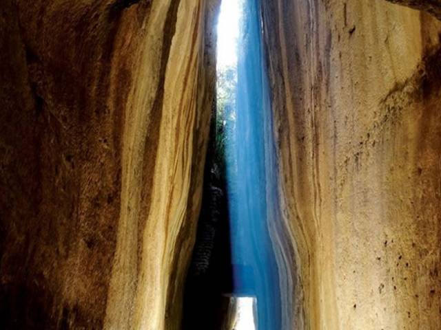 Bin esirin yaptığı Titus Tüneli gezginlerin gözdesi