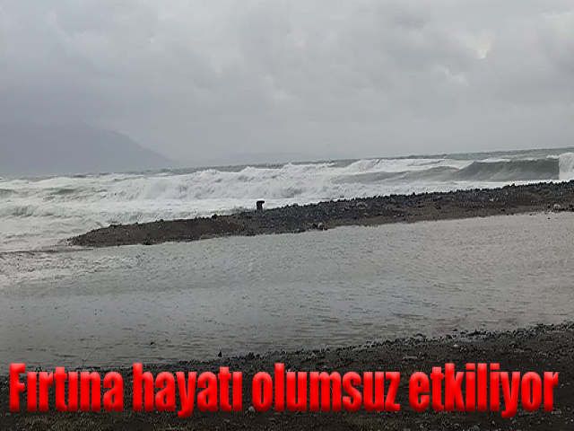 Samandağ'da fırtına hayatı olumsuz etkiliyor