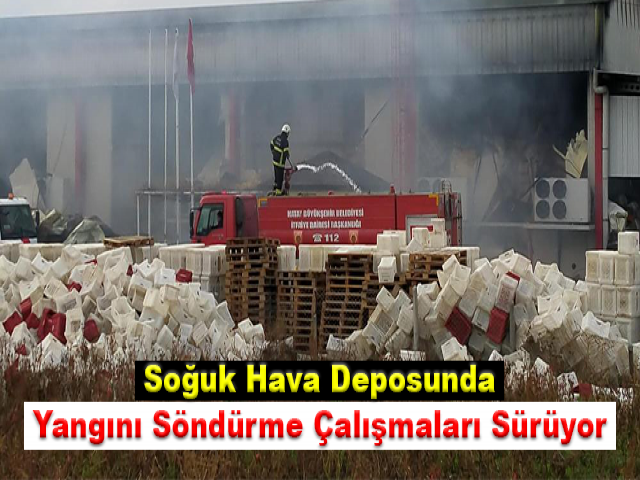 Soğuk Hava Deposunda Yangını Söndürme Çalışmaları Sürüyor
