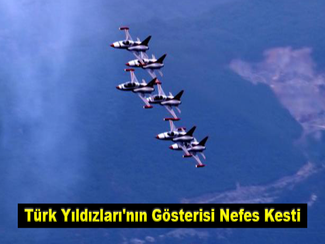 Türk Yıldızları'nın İskenderun’daki gösterisi nefes kesti