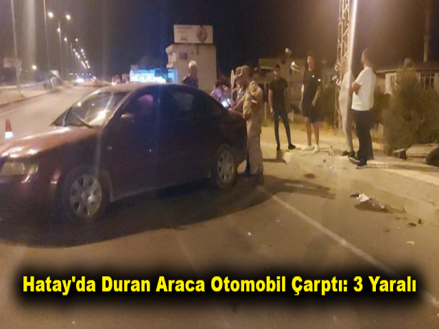 Hatay'da Duran Araca Otomobil Çarptı: 3 Yaralı